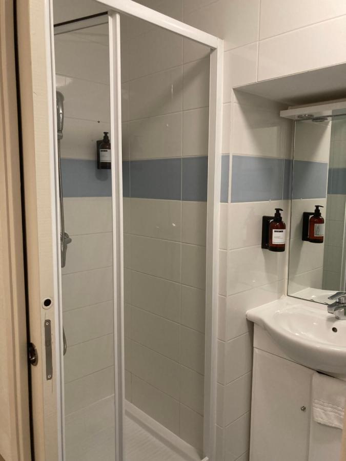 Single Room,1605372920:JPEG